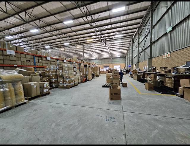 3,137M² WAREHOUSE TO LET IN HALFWAY HOUSE